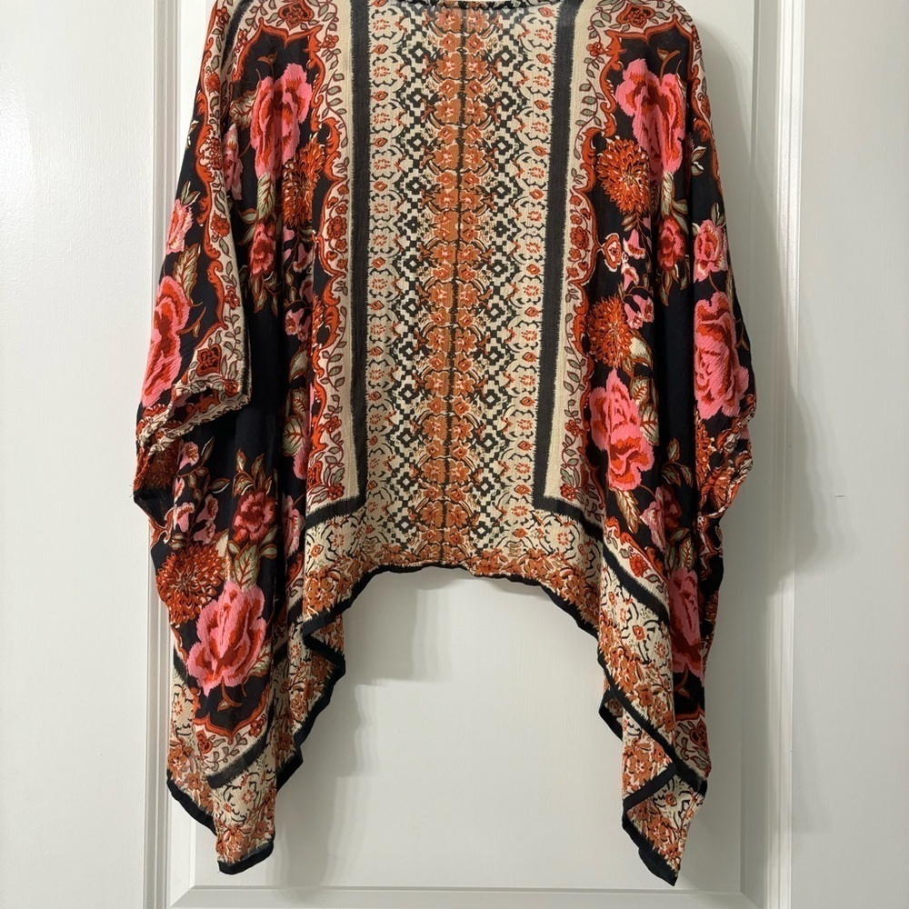 En Creme Shrug size Small - Picture 2 of 3